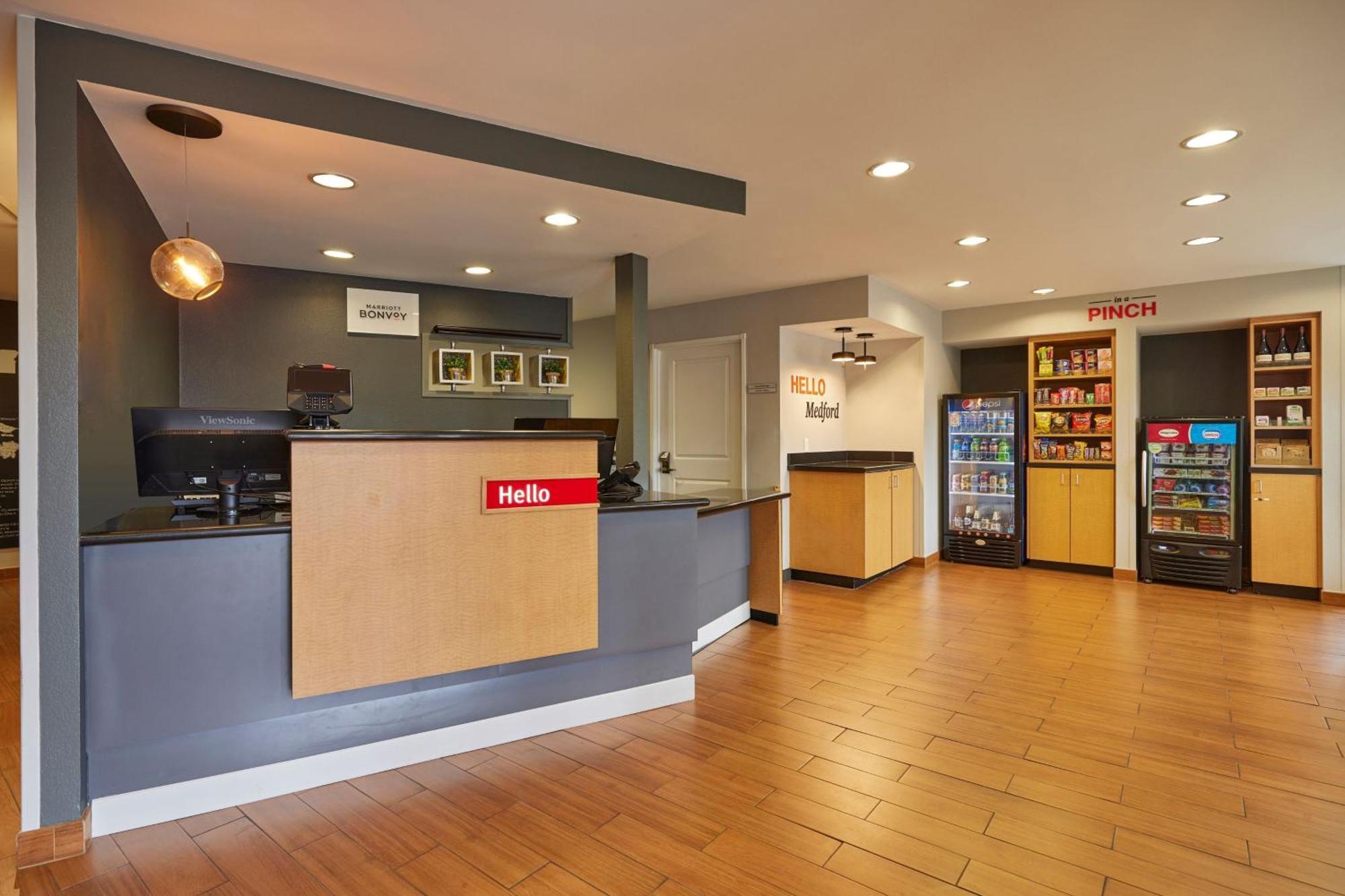 Towneplace Suites Медфорд Екстериор снимка